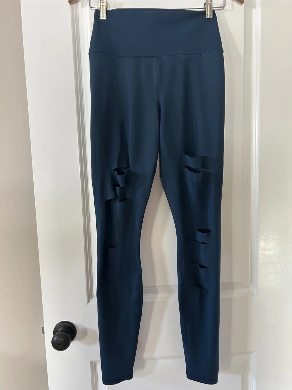 Alo Blue Hi-Waist Warrior Ripped Leggings Sz M w MEASUREMENTS Reflective Logo